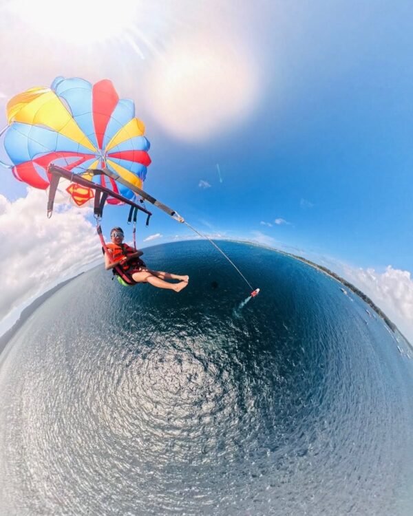 Parasailing in Havelock